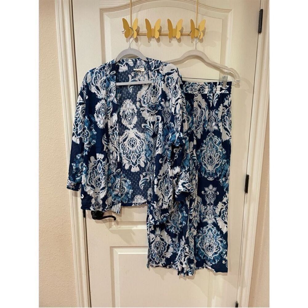 Haute Hippie Navy and White Floral Top Size Small
